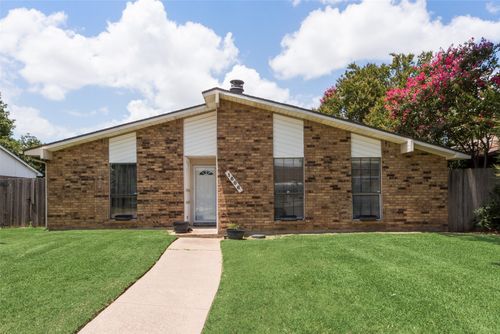 1606 Coffeyville Trl, Grand Prairie, TX, 75052-2047 | Card Image