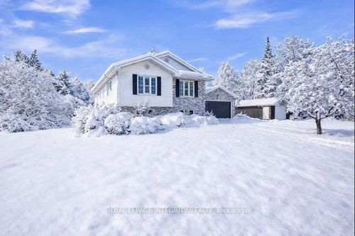 3377 Paden Rd, North Gower, ON, K0A2T0 | Card Image