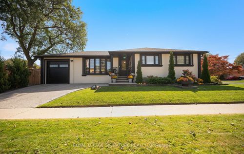 57 Sabrina Dr, Etobicoke, ON, M9R2J8 | Card Image