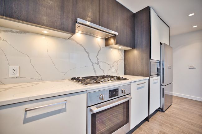 1604 - 567 Clarke Rd, Condo with 2 bedrooms, 2 bathrooms and 1 parking in Coquitlam BC | Image 5