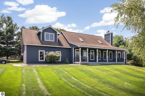 3850 Burlington Dr, Williamsburg, MI, 49690-9385 | Card Image