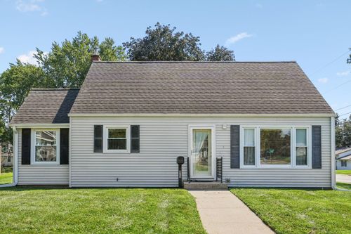 825 4th St, De Witt, IA, 52742-1920 | Card Image
