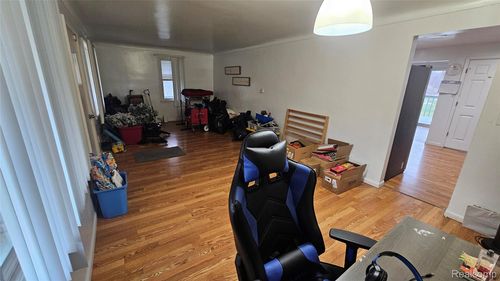 1131 Linus St, Flint, MI, 48507-4103 | Card Image