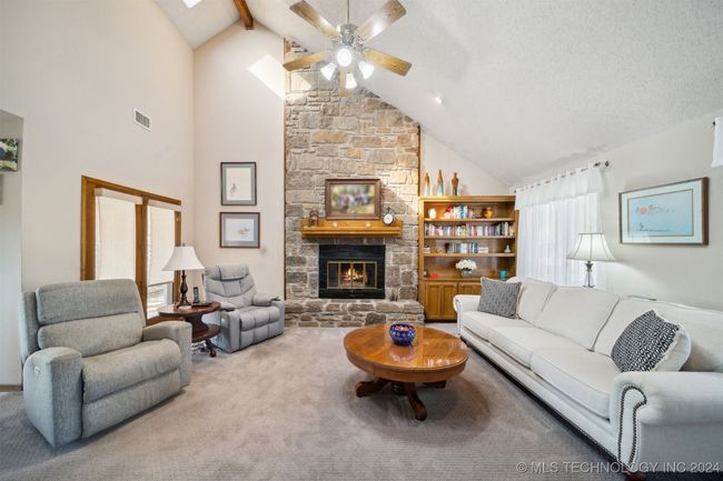 9172 E Oak Ln, House other with 3 bedrooms, 3 bathrooms and null parking in Claremore OK | Image 9