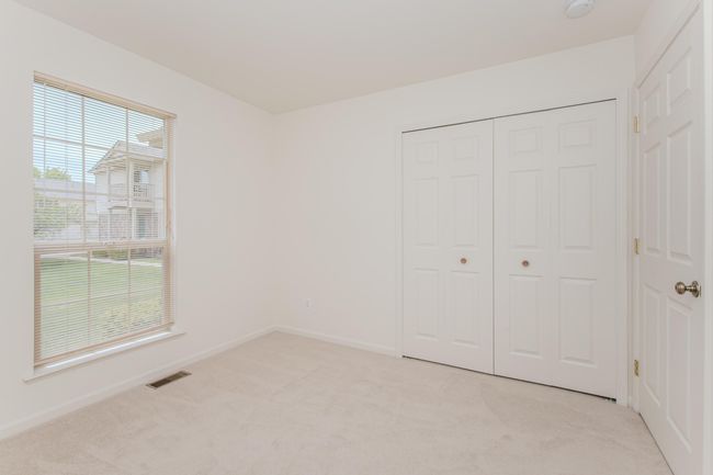 128 Commons Cir, Condo with 2 bedrooms, 2 bathrooms and null parking in Saline MI | Image 32
