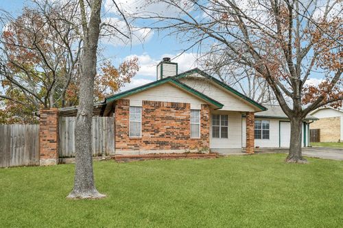 102 Stubblefield Dr, Elgin, TX, 78621-1106 | Card Image