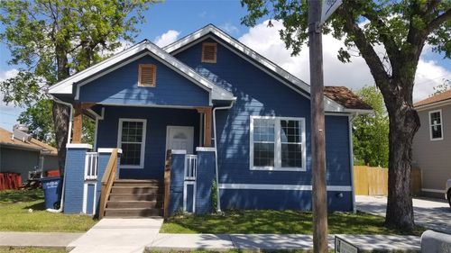 407 S Main St, Taylor, TX, 76574-4329 | Card Image