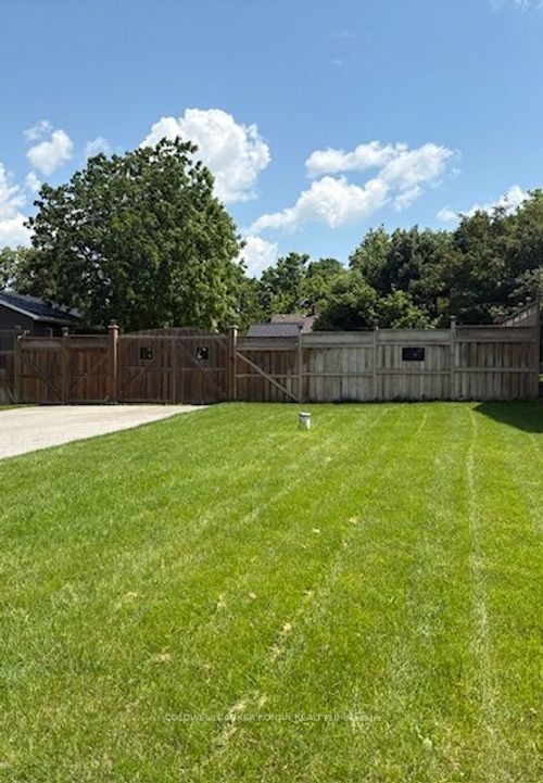 10 Stoddart St, Essa, ON, L0L2N0 | Card Image