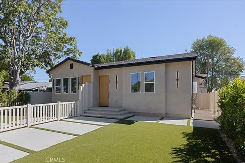 7700 Lasaine Ave, Northridge, CA, 91325-4518 | Card Image