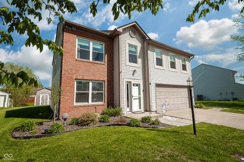 273 Brixton Woods West Dr, Pittsboro, IN, 46167-8938 | Card Image