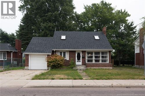 61 Macbeath Ave, Moncton, NB, E1C6Z2 | Card Image
