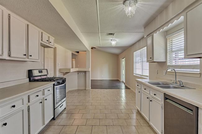29318 Waltham St, House other with 3 bedrooms, 2 bathrooms and 2 parking in Spring TX | Image 16