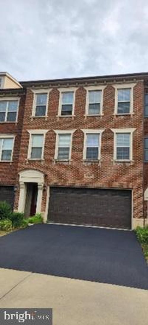 42535 Dreamweaver Dr, BRAMBLETON, VA, 20148-7622 | Card Image