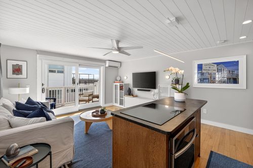 3d-945 Commercial St, Provincetown, MA, 02657-1743 | Card Image