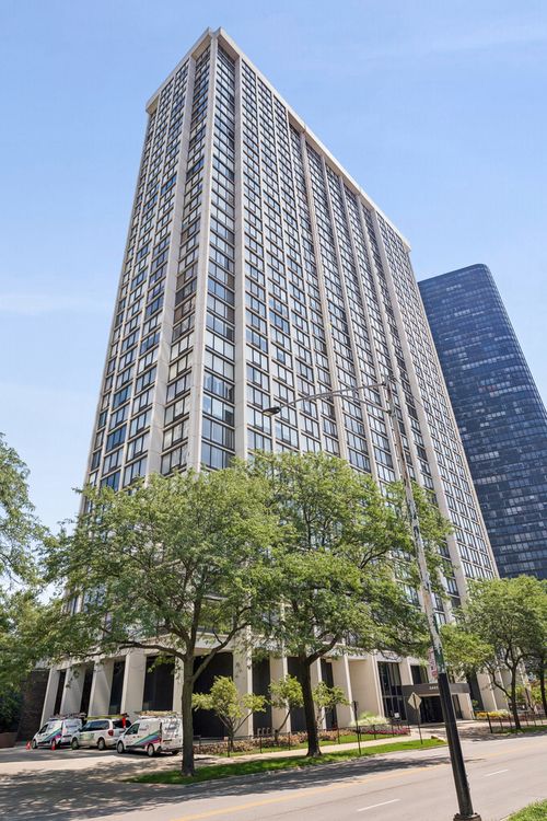 2008-5445 N Sheridan Rd, Chicago, IL, 60640-1932 | Card Image