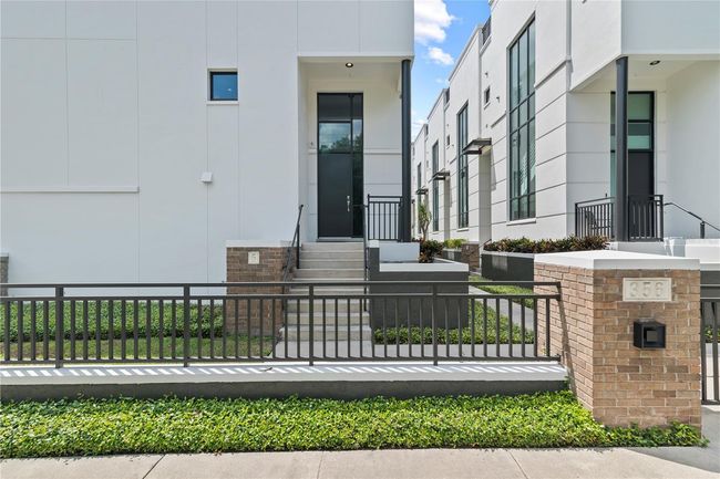 FRONT DOOR | Image 36