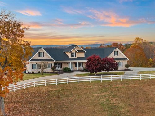 366 Sheep Farm Rd, Mount Airy, NC, 27030-8374 | Card Image