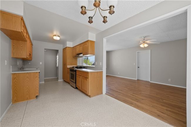 26111 Abdale St, House other with 4 bedrooms, 2 bathrooms and 2 parking in Newhall CA | Image 5