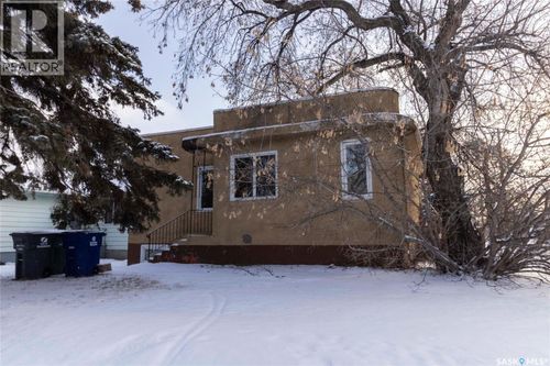 1302 11th St E, Saskatoon, SK, S7H0G5 | Card Image