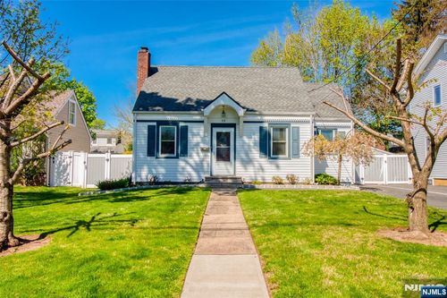 48 Colonial Pkwy, Dumont, NJ, 07628-2605 | Card Image