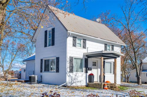 104 W John St, Durand, MI, 48429-1606 | Card Image