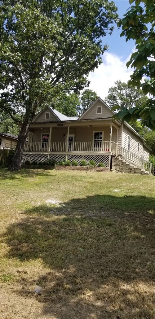 2846 S School Ave, Fayetteville, AR, 72701-8215 | Card Image
