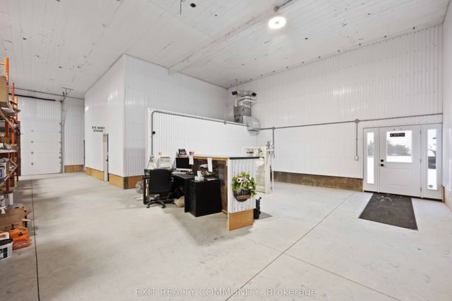 329 Parkhill Dr, Home with 0 bedrooms, 1 bathrooms and null parking in Thedford ON | Image 7
