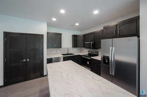 7002 E Brooks Edge Pl, Sioux Falls, SD, 57110-6358 | Card Image