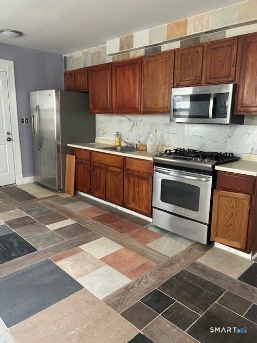 2-39 Giles St, Waterbury, CT, 06704-4128 | Card Image