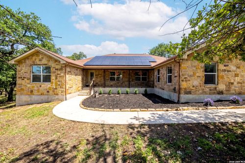525 Enchanted Oak Dr, La Vernia, TX, 78121-5622 | Card Image