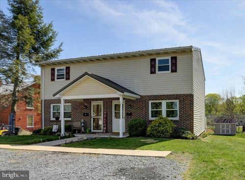 217-219 N Linden Ave, GREENCASTLE, PA, 17225-1021 | Card Image