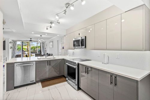 109-18 Royal Palm Way, Boca Raton, FL, 33432-7822 | Card Image