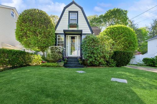 67 Summers St, Oyster Bay, NY, 11771-3707 | Card Image