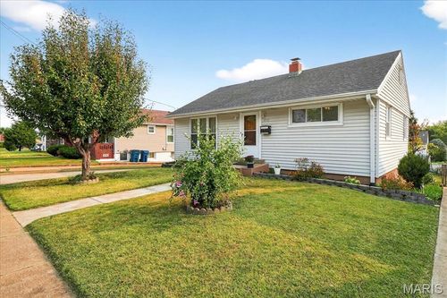 8550 Pilot Ave, Affton, MO, 63123-3627 | Card Image