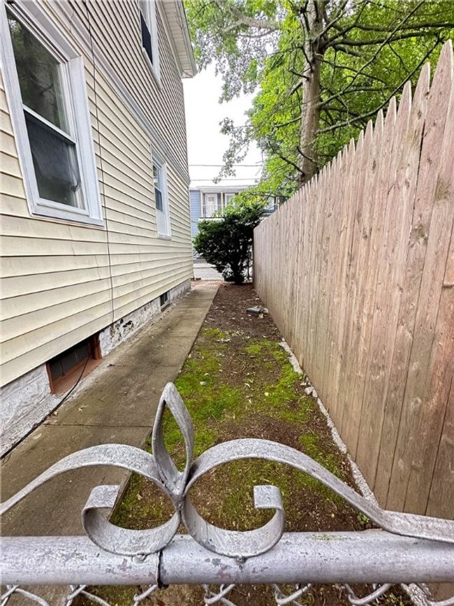 9 Octavia St, Home with 4 bedrooms, 2 bathrooms and 8 parking in Providence RI | Image 17