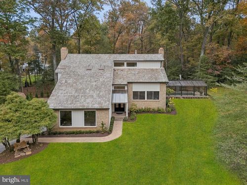 11000 Oakton Woods Way, Oakton, VA, 22124-1029 | Card Image