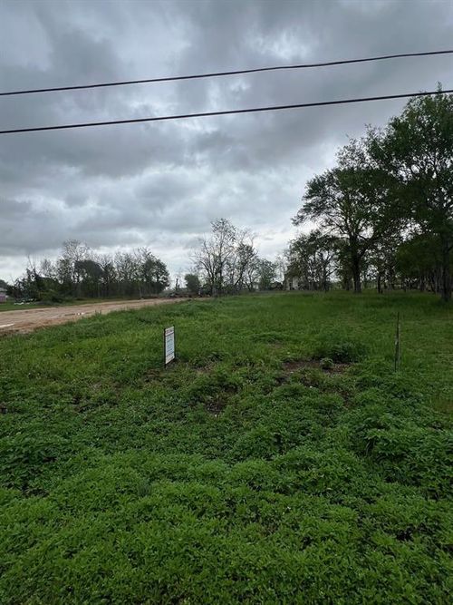 514 E Davitt St, Eagle Lake, TX, 77434-1447 | Card Image