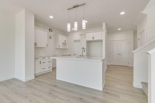 17 Andalusian Road, Cochrane, AB, T4C3B7 | Card Image