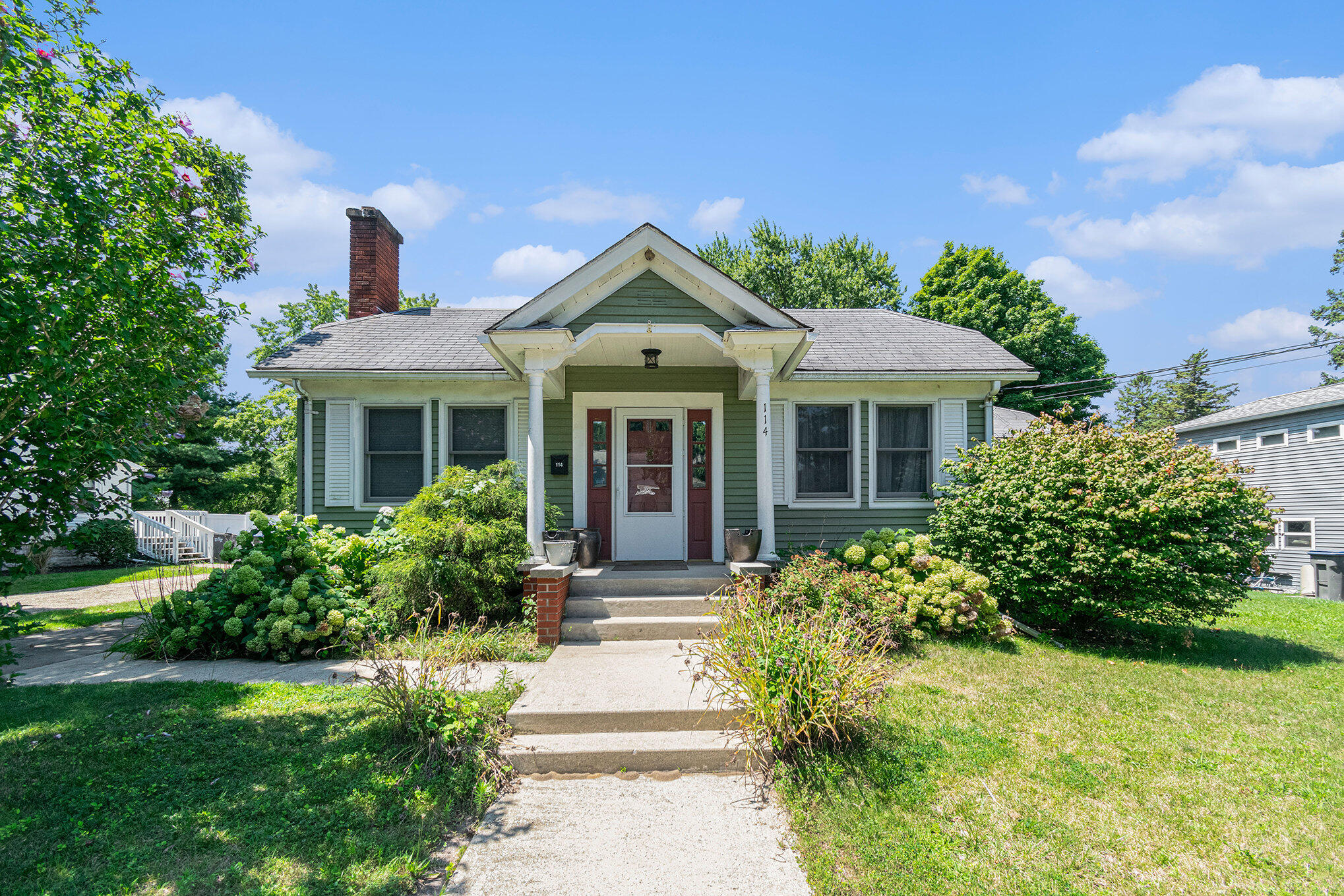 Willard St, New Buffalo, MI 49117