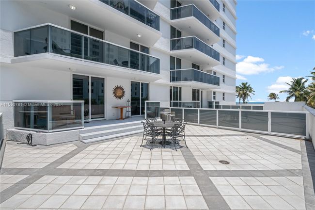 404 - 2401 Collins Ave, Condo with 2 bedrooms, 2 bathrooms and null parking in Miami Beach FL | Image 40