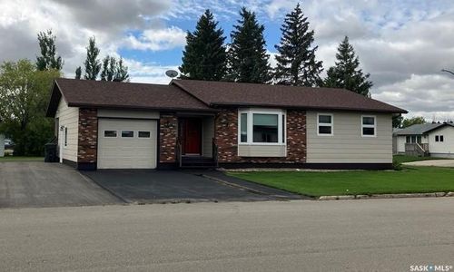 402 4 St W, Carrot River, SK, S0E0L0 | Card Image