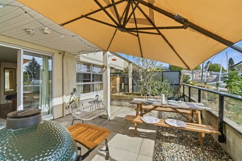 212-4338 Commercial Street, Vancouver, BC, V5N4G6 | Card Image
