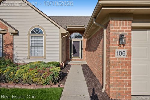 31-106 Shore Brook Ln, Walled Lake, MI, 48390-4506 | Card Image