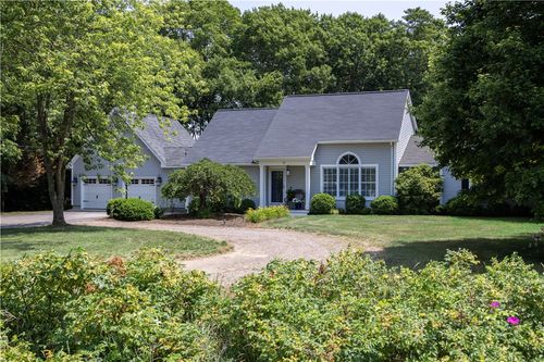 25 Dunns Corner Rd, Westerly, RI, 02891-5804 | Card Image