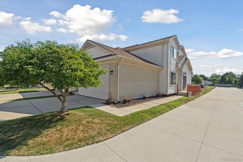 34082 Frank Dr, Sterling Heights, MI, 48312-5613 | Card Image