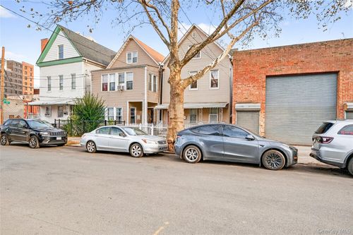 372 Bronx Park Ave, Bronx, NY, 10460-4508 | Card Image