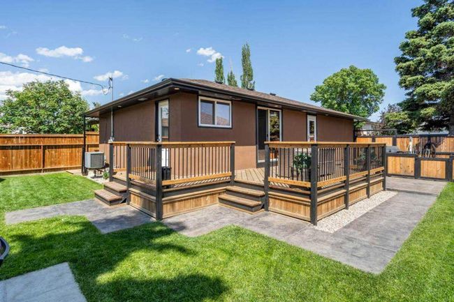 2439 41 Street Se, Home with 4 bedrooms, 2 bathrooms and 5 parking in Calgary AB | Image 3