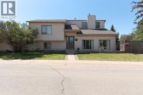 105 Whiteoak Gdns, Fort Mcmurray, AB, T9K1A7 | Card Image
