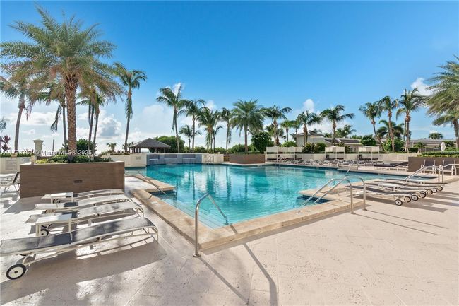 APT-1008 - 4779 Collins Ave, Condo with 3 bedrooms, 2 bathrooms and null parking in Miami Beach FL | Image 18