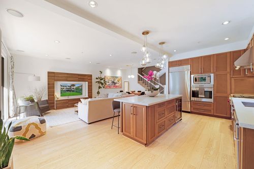 20-555 Raven Woods Dr, North Vancouver, BC, V7G0A4 | Card Image